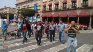 Arriba movilización del Frente Cívico Social al primer cuadro de la ciudad.
