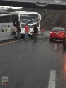 Se accidenta autobús de turistas en Copándaro…