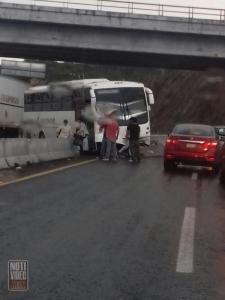 Se accidenta autobús de turistas en Copándaro…