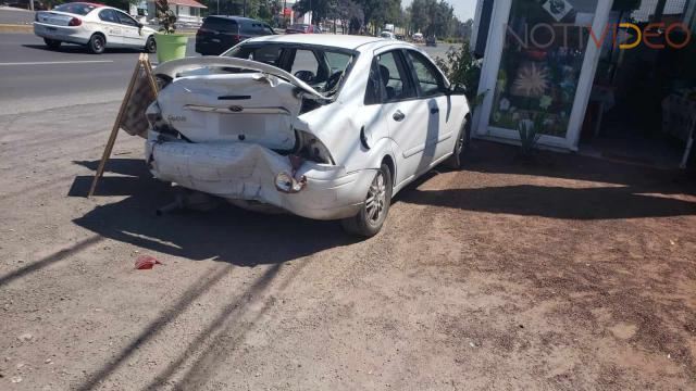 Se registra choque entre camioneta y auto en la Av. Madero Oriente de Morelia 