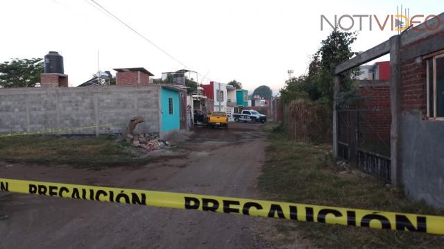Hombre es baleado por pistoleros al salir de su hogar, en Uruapan