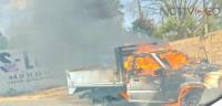 Se incendia camioneta afuera del panteón Jardines de la Concordia, en Morelia 