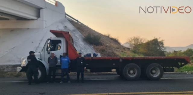 Guardia Civil detiene a dos con camión robado en Tierra Caliente
