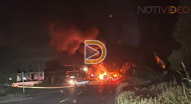 Se incendia un tráiler en la carretera Morelia - Charo, no se reportan víctimas 
