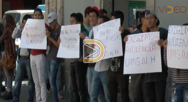 Alumnos exigen clases pese a crisis financiera de la UMSNH
