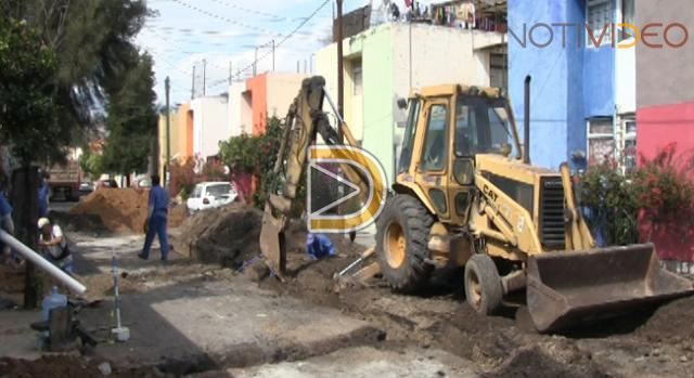 Vecinos de Morelia denuncian contaminación de agua potable