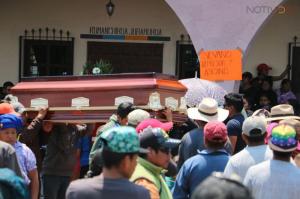 Arantepacua sepulta a sus tres muertos 