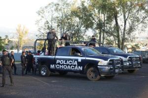 Detienen aficionados “Chivas” afuera del Estadio Morelos 