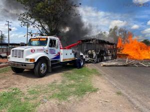 Reportan bloqueos carreteros y enfrentamientos en El Aguaje 