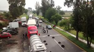 CNTE bloquea parcialmente carretera Morelia-Pátzcuaro  