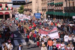 Marchan en memoria del movimiento de 1968
