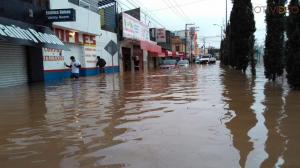Intensas lluvias provocan inundaciones en Morelia