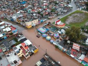 Intensas lluvias provocan inundaciones en Morelia