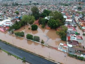 Intensas lluvias provocan inundaciones en Morelia