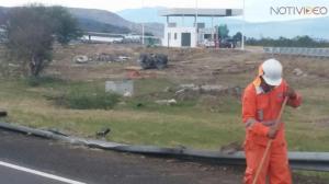 Tráiler se queda sin frenos en la pista Cuitzeo-Pátzcuaro