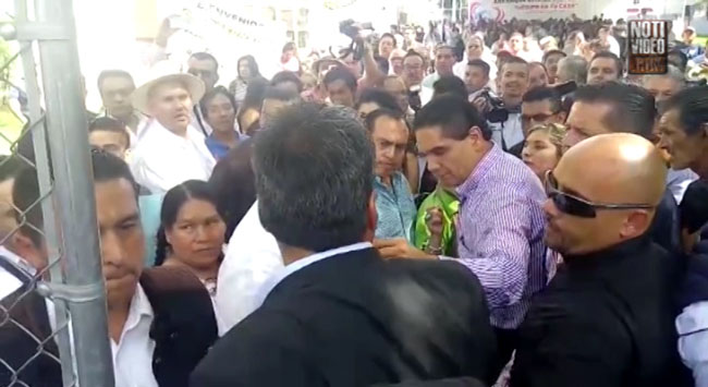 Se manifiesta CNTE en Zamora con motivo de la visita del gobernador 