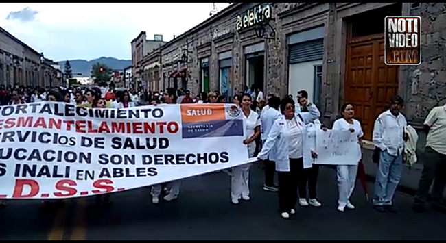 Inicia marcha de médicos en Morelia.