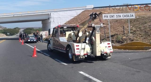Camión cargado con cianuro se accidenta en la Siglo XXI