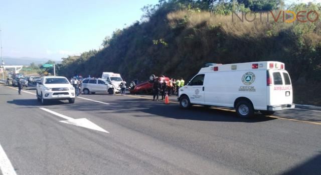 Cuantiosas pedidas materiales y 10 heridos en dos accidentes