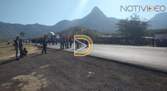  Comuneros bloquean la Autopista Siglo XXI