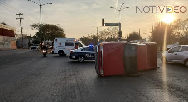 Ambulancia de Cruz Roja sufre accidente en un servicio de emergencia