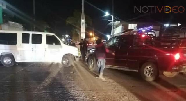 Comuneros de Jicalán protagonizan bloqueo para exigir la libertad de un sujeto...