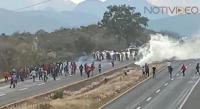 Antimotines repliegan a normalistas que pretendían bloquear la carretera a Pátzcuaro