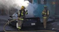 Por causas desconocidas se incendia un carro en la colonia Jesús Romero Flores 