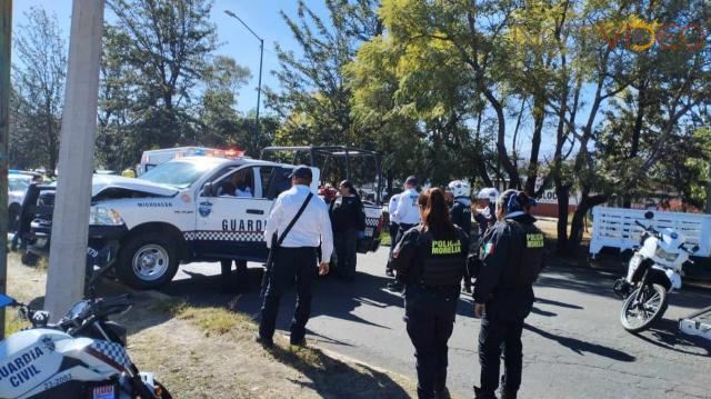 Choque de tractocamión contra patrulla de la GC deja 4 policías lastimados, en Morelia 