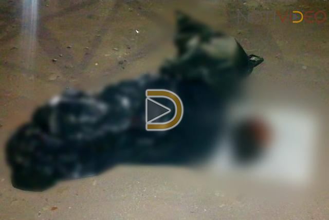 Abandonan cadáver decapitado, embolsado y con narcomensaje, en Apatzingán.