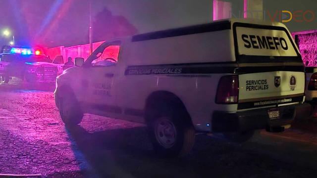 Ultiman a dos hombres a bordo de una camioneta, en Aquila 