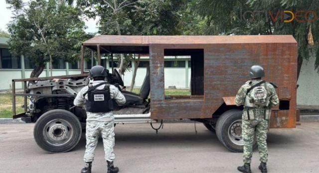 Asegurado vehículo con blindaje artesanal y armamento, en Apatzingán: SSP