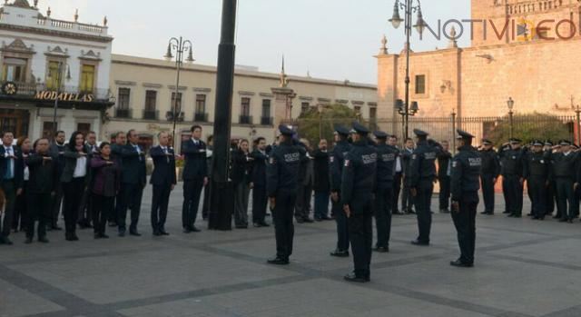 Alfonso Martínez encabeza Izamiento de Bandera por Día de la Constitución Mexicana