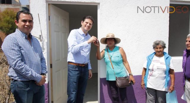 Con apoyos en vivienda, favorece Alfonso Martínez a quienes más lo necesitan