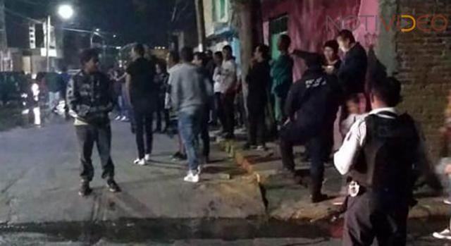 Autoridades registran este domingo noche de riñas y balaceras en diferentes sitios; hay un fallecido
