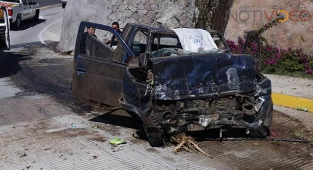 Quincuagenario muere al quedar sin frenos su camioneta y chocar
