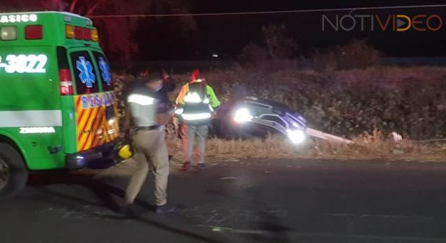 Camioneta vuelca sobre la calzada a La Rinconada  