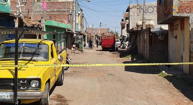 A balazos acribillan a un sujeto afuera de su domicilio 