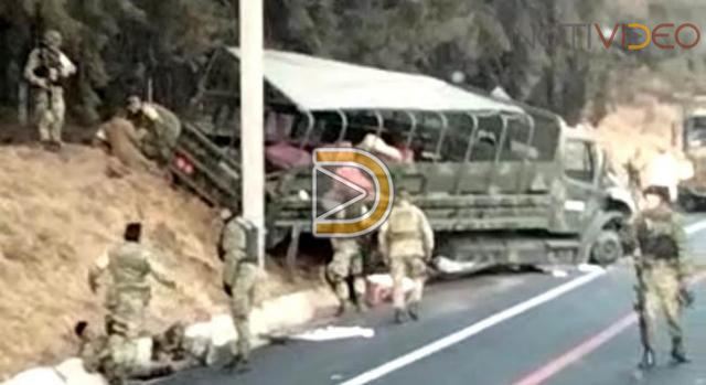 Militares se accidentan en la Autopista Siglo XXI