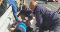Mujer motociclista es impactada por un carro en la salida a Salamanca
