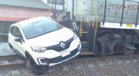 Locomotora embiste un carro en la avenida Michoacán