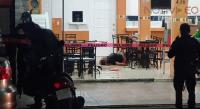 Ejecutan a balazos a un hombre dentro de un negocio de comida en Zamora 