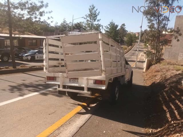 Vuelca camioneta en la zona de Altozano; hay varios heridos 