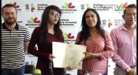 Primera transgénero en recibir carta de servicio social en Michoacán