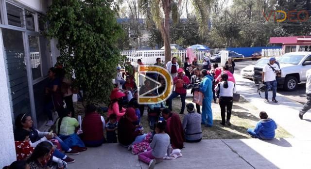  Padres de familia de Contepec exigen maestros en escuela