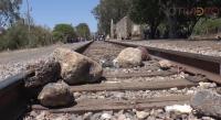 Normalistas de Tiripetío bloquean vías del tren