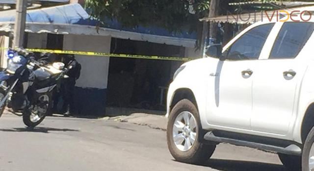 Asesinan a hombre en un expendio de verduras