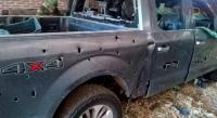 SSP y Sedena aseguran 3 vehículos con blindaje artesanal, en Aguililla