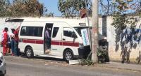 Choca colectivo contra un poste, hay seis pasajeros lesionados 
