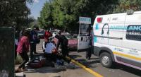 Motociclista resulta lesionado al ser arrollado por un automóvil